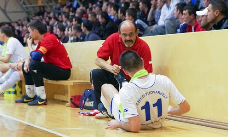 Az első a gyúró, aki érkezik, ha baj van. Fotó: Kakasy Botond gyuró, sport klub, szkc