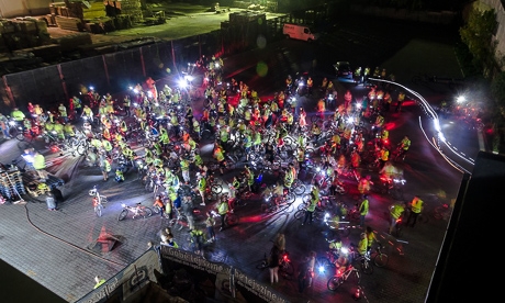 Újra fény lehetsz az éjszakában a Night Ride biciklis felvonuláson. Fotó: archív