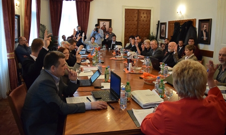 Sok-sok megbeszélnivaló és döntenivaló van ma is. Fotók: Szász Attila tanacsules-0223-07