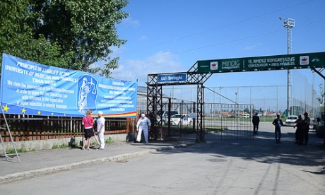 Protest banner az RMDSZ 11. kongresszusán Csíkszeredában