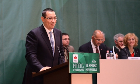 Victor Ponta beszédet mond az RMDSZ 11. kongresszusán