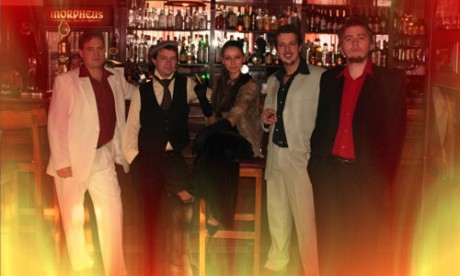 Nemcsak koncert, de hajnalig tartó buli is garantálja a hangulatot A Caribeat zenekar