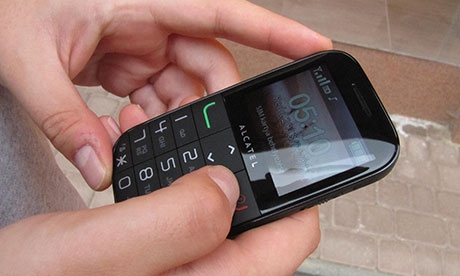 Ebből könnyen a nagyik kedvence lehet | Fotó: Kakasy Botond Alcatel 2000, a nagyik kedvence