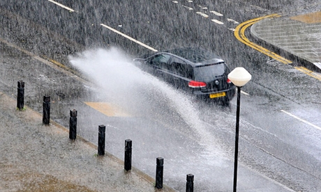 Helyenként jégeső is lehet. heavy-rain