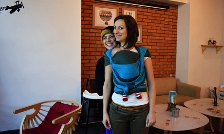 Ölbe, babák! Fotók: Pál Edit Éva babahordozo01