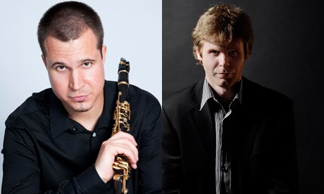Klarinéton játszik Szűcs Péter, zongorán Kiss Péter