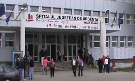 Bal lábbal kelt fel a néni fotó: sighet247.ro