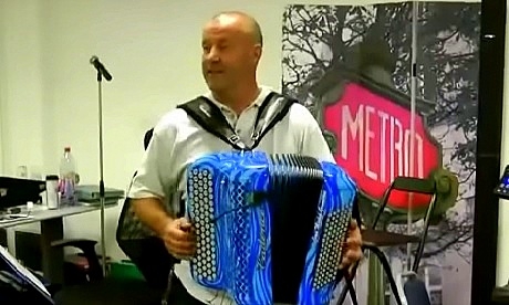 Jean-Michel Guenichot, fotó: youtube.com Harmonikas