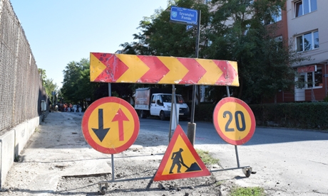 A járdát és az útburkolatot is megjavítják. Fotó: Gál Előd Gyozelemlezaras