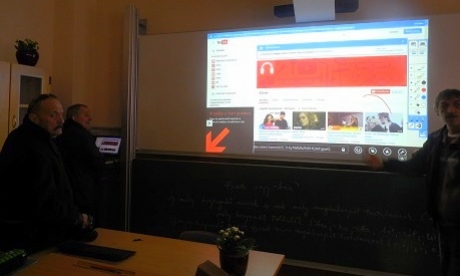 A tábla, fotó: Gál Előd Gimiujitas