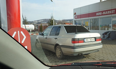 Rendőrök a benzinkútnál, fotó: Egyed Ufó Zoltán rendorokabenzinkutnal01ufo