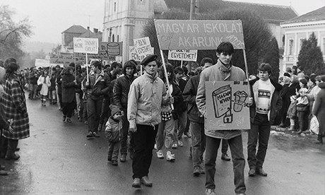 1990 januárjában Udvarhelyen még tömegek vonultak utcára a magyar oktatásért. fotó: Balázs Ferenc