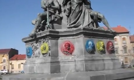 Trikolórra festették SzabadsagSzoborArad
