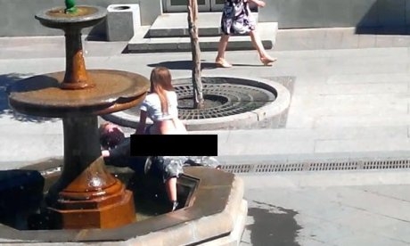 Egymásnak estek fényes nappal SzexeloPar-Szokokut