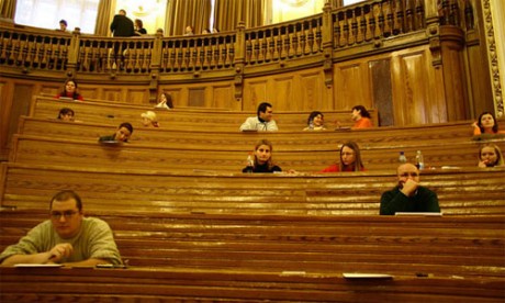 Kötelező lesz a felsőfokú végzettség? | Fotó: scoalaedu.ro Egyetemi amfiteátrum