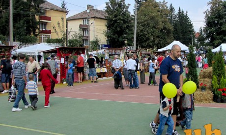 Itthon_Kozelet/gyumifeszt2011