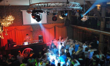 Dzsesz, rockabilly és elektronikus zene a hétvége címszavai Buli a székelyudvarhelyi Jungle Clubban