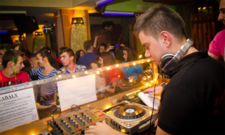 Nem mindig kell koncert, hogy sok helyen érezhessük jól magunkat Buli a székelyudvarhelyi Jungle Clubban