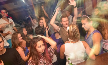 Koncert most nem lesz, be kell érnünk a bulikkal Buli a Jungle Clubban